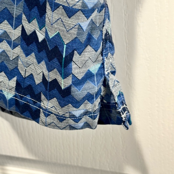 LL Bean Slightly Fitted Blue Chevron Print Camp Shirt With Pocket - Size:LG - Picture 7 of 9